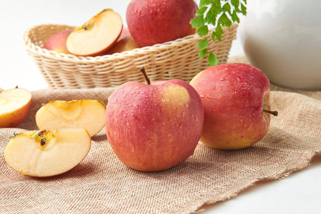 幼儿吃草莓后呕吐怎么办,孩子吃草莓呕吐怎么缓解