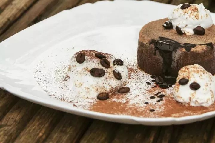 把自家破后院谎称为高级餐厅，7个月做到伦敦餐厅NO.1