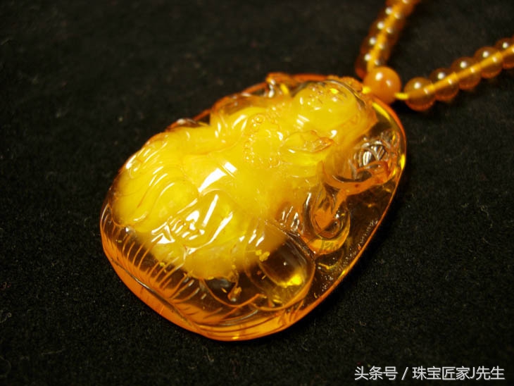 蜜蜡吊坠修复,蜜蜡原石手工打磨吊坠