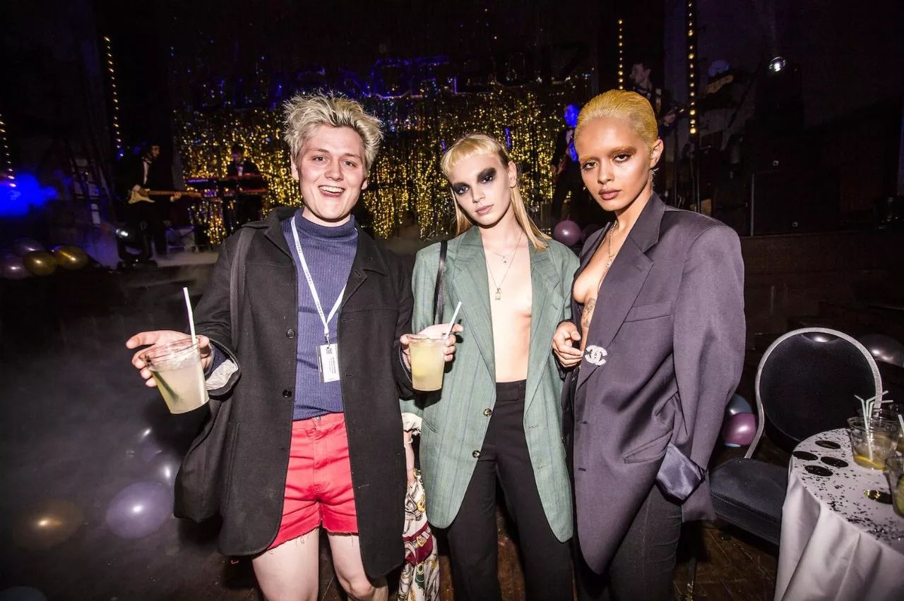 把自家破后院谎称为高级餐厅，7个月做到伦敦餐厅NO.1