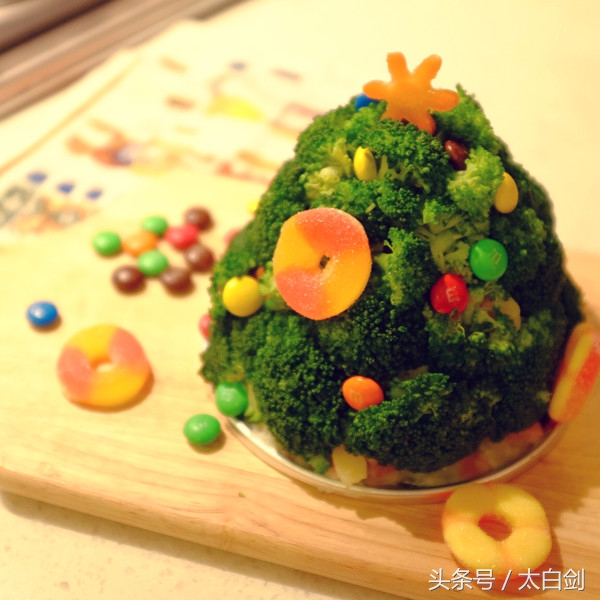 圣诞节蔬菜拼盘装饰,圣诞节西兰花摆盘