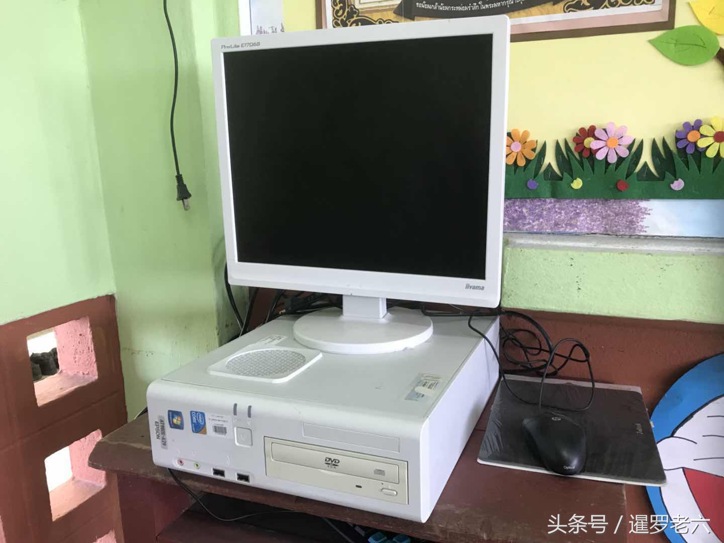 曼谷小学看见一台日本原装的爱普生电脑，您觉得能顺利玩吃鸡不？