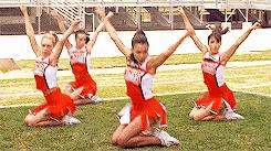 舞动青春不要吝啬你的青春美丽，赶紧加入我们“足球啦啦队”SHOW吧！