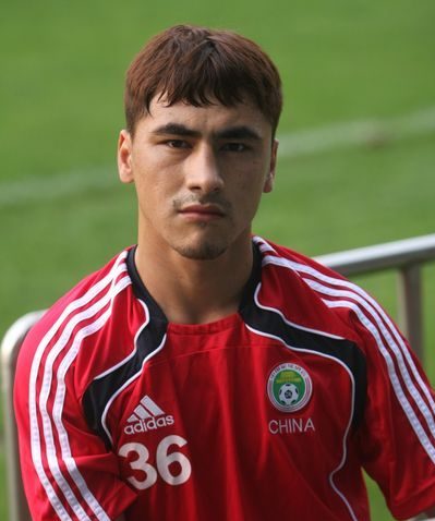 他亚冠“一球成名”，竖中指遭处罚，国奥队中展血性！