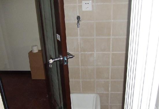 卫生间空调检修口封堵最佳方法,卫生间管道没有吊洞封堵怎么补救