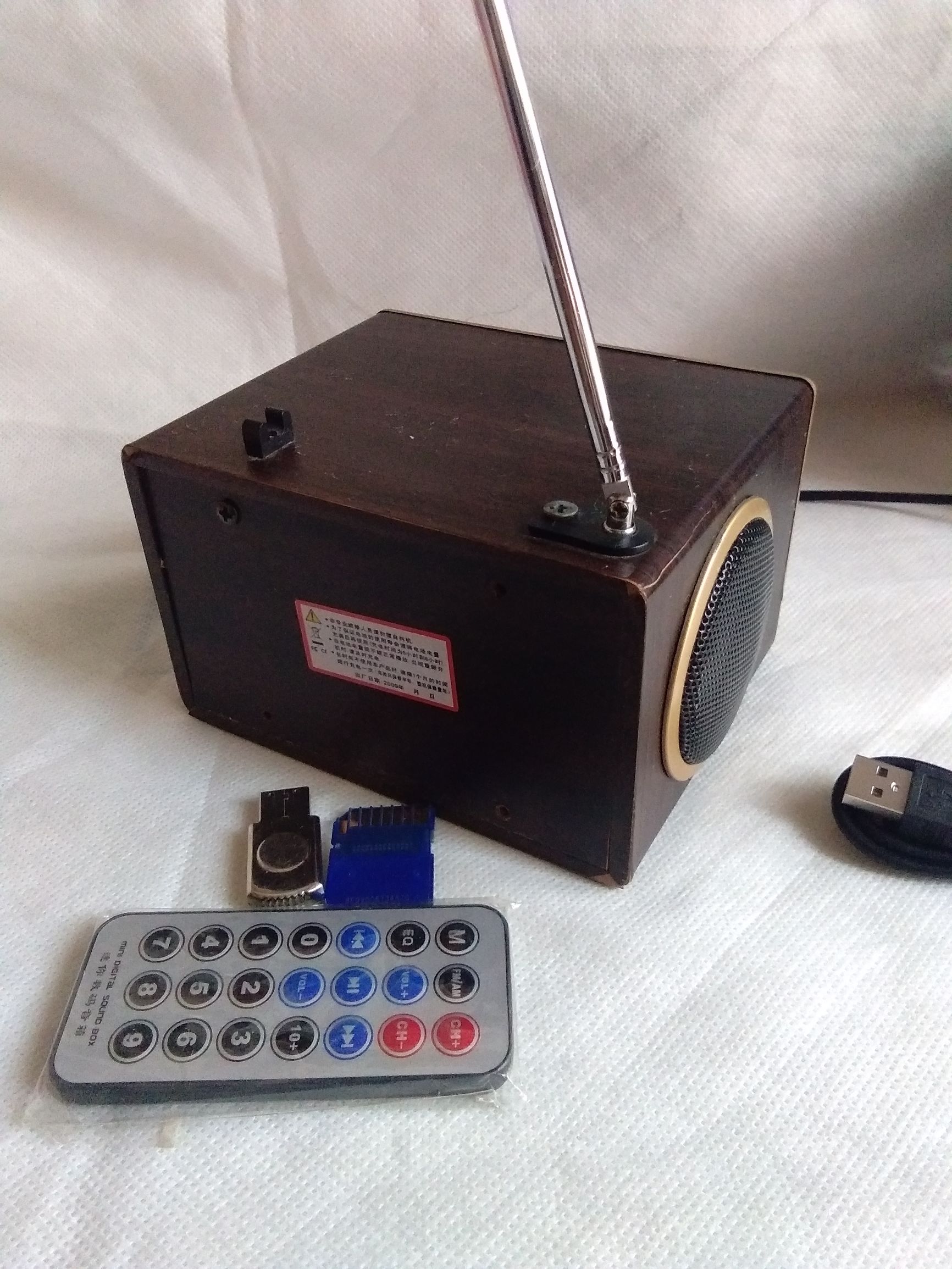 科技生活——坤之元N90迷你插卡音响（25）