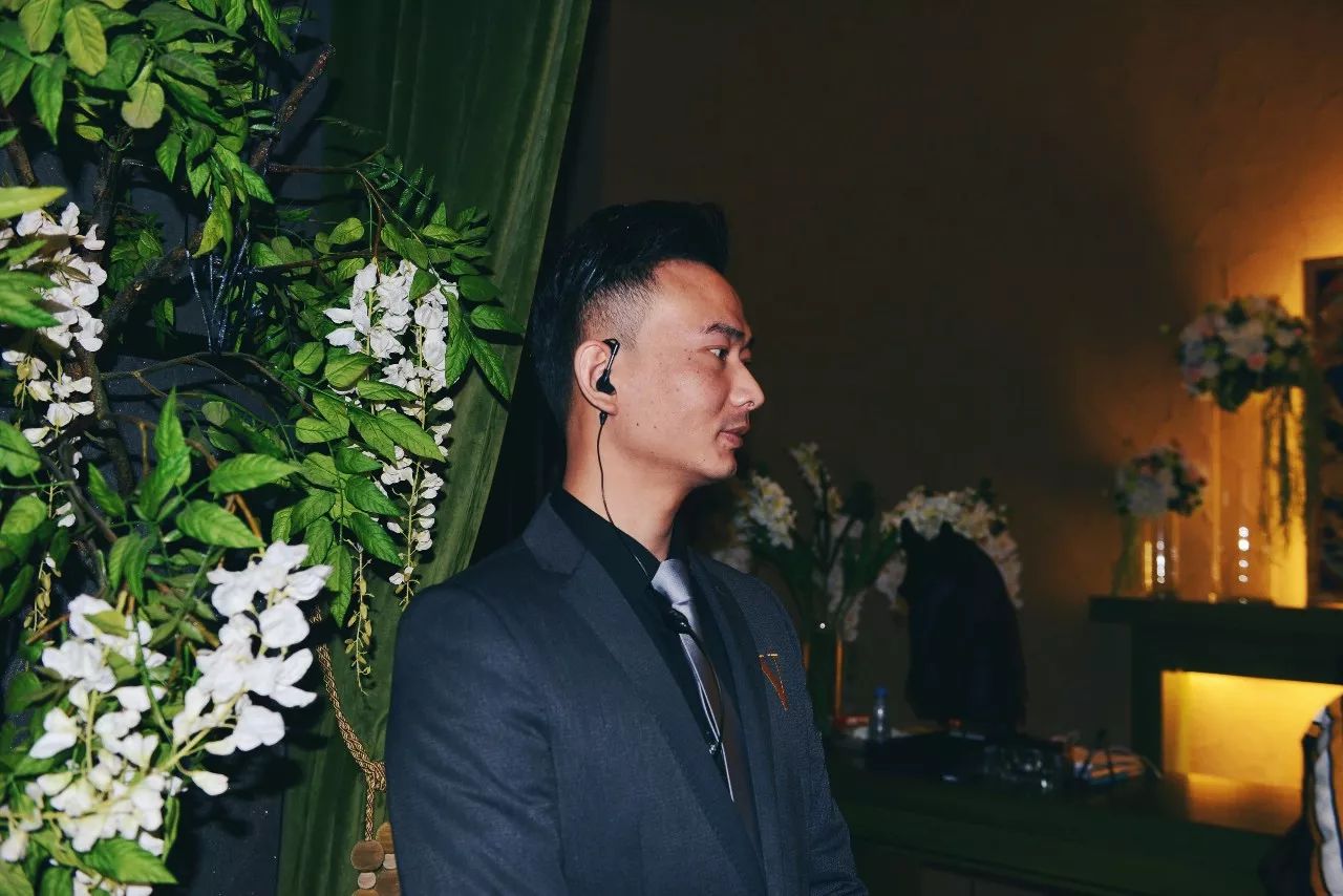 成都最高的酒吧，佳酿、美女、电音、轰趴，这个圣诞在这都能找到