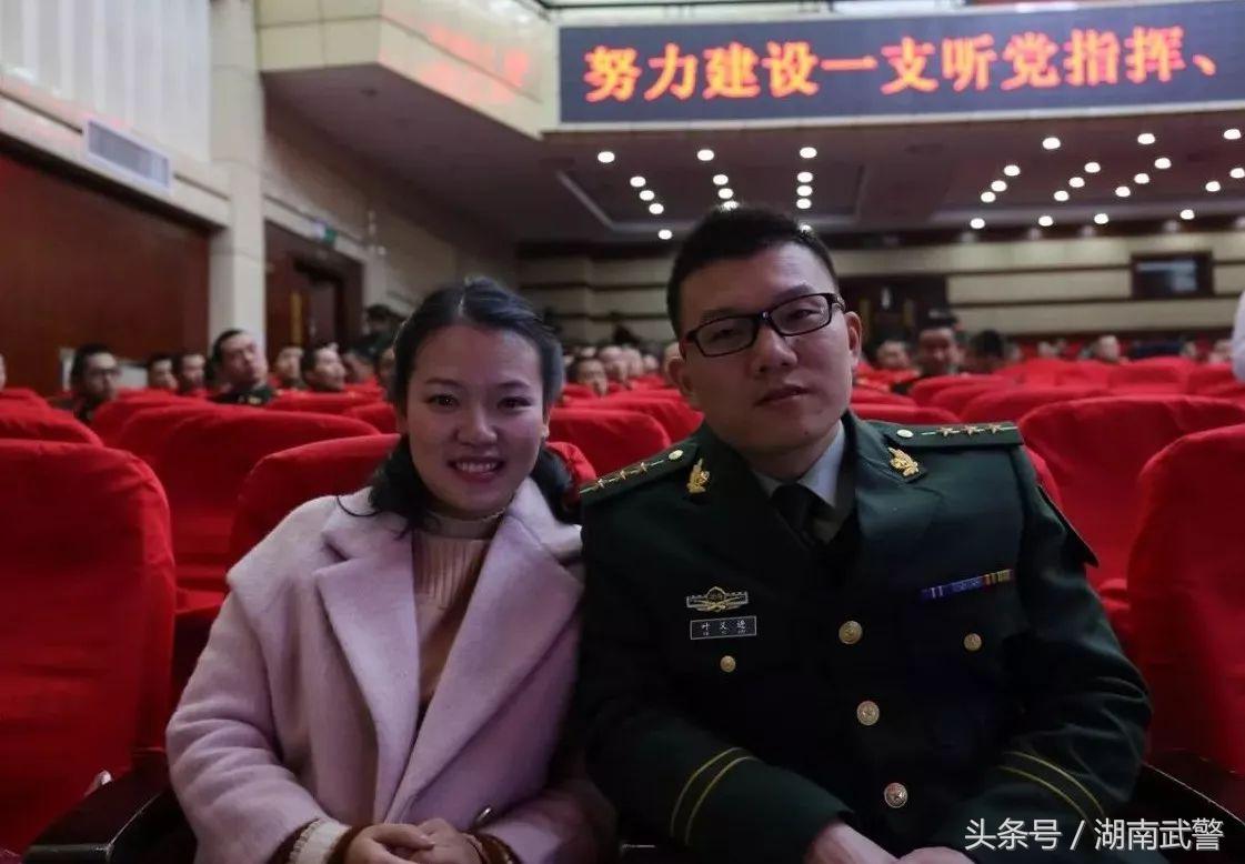 我向党旗敬个礼,我向党旗敬个礼范文