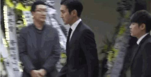张艺兴现身韩国悼念金钟铉,张艺兴悼念李玟