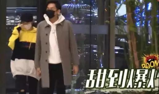 唐艺昕张若昀同穿同款外套,张若昀唐艺昕穿白色衣服