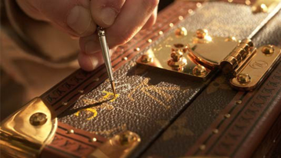 说没有“奢侈品电商”，然而自己第一个在美股上市？