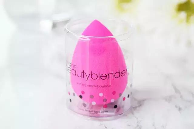 脸上不上妆浮粉什么原因,化妆脸上起皮浮粉卡粉怎么办