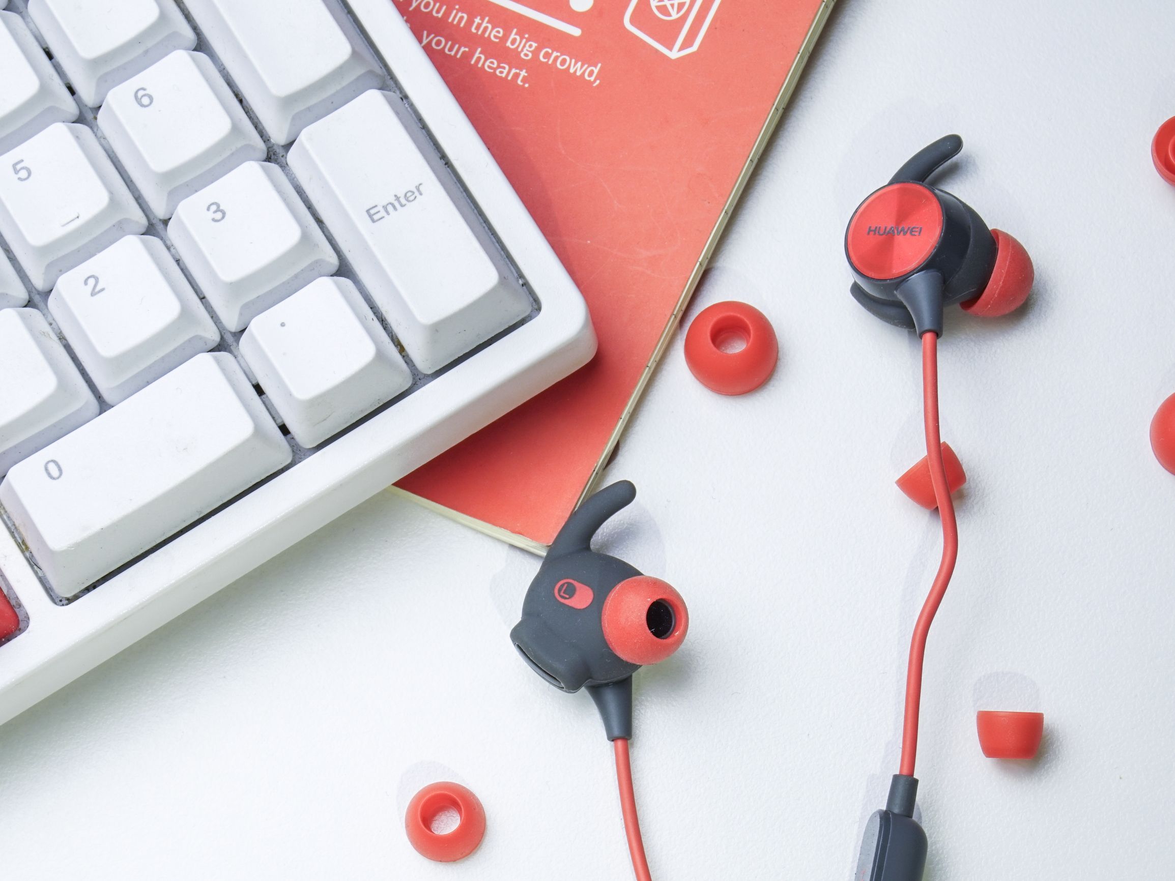 华为运动心率蓝牙耳机r1pro如何戴,华为运动耳机r1proamr1