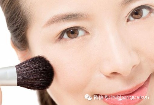 散粉和蜜粉哪个定妆效果好,蜜粉和散粉的区别是什么