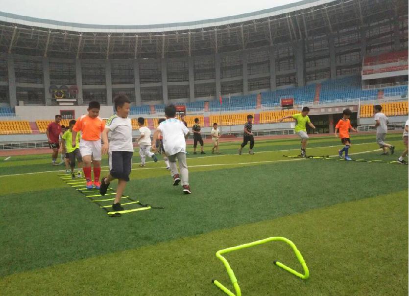 聊城经常踢球的不够3000人，5年后计划要达到60000人