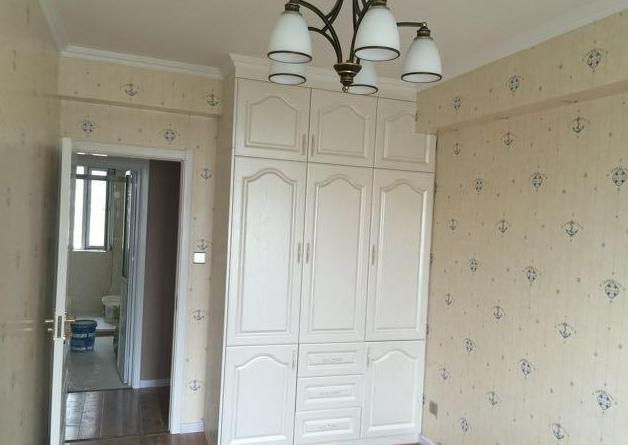 老公非要在客厅挖个地窖,客厅免打孔简易隔断