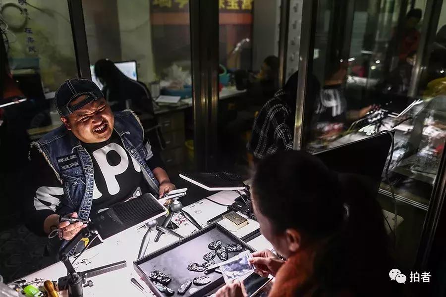 “月破百万不是梦”｜玉器市场的直播风云