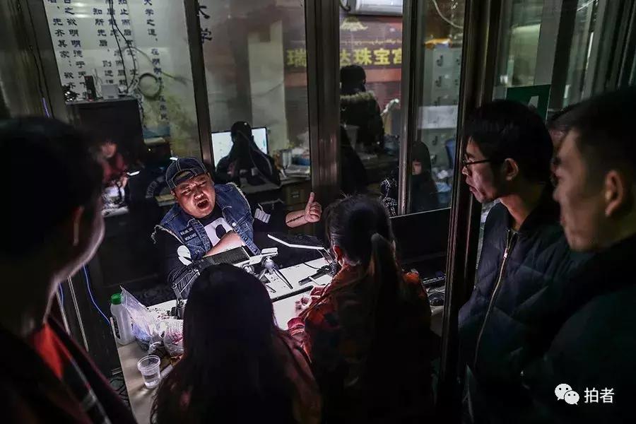 “月破百万不是梦”｜玉器市场的直播风云