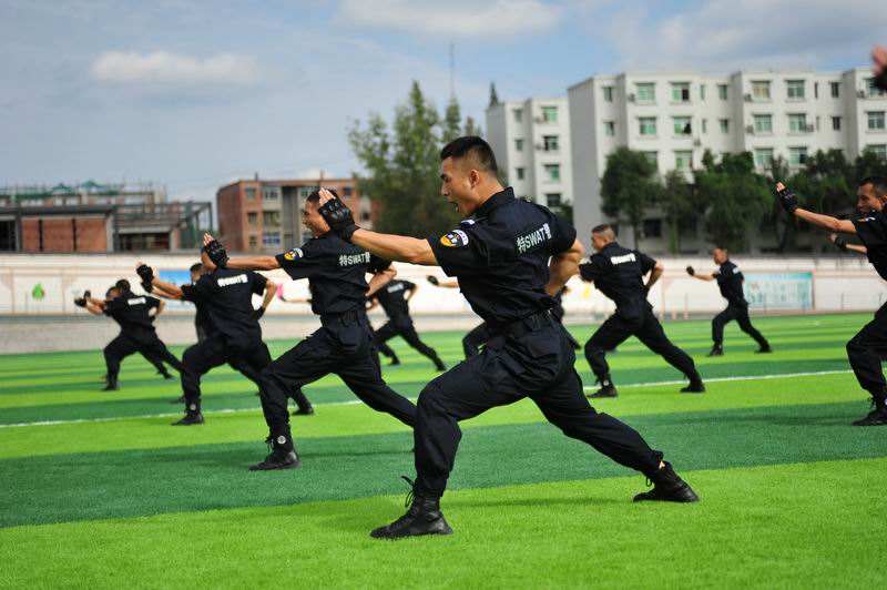 被同事嘲笑如何应对,老是被同事调侃怎么办