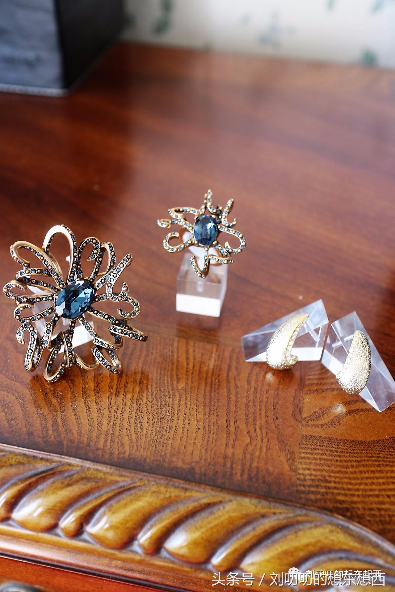 同色系look穿搭,黑白搭配永远的经典look