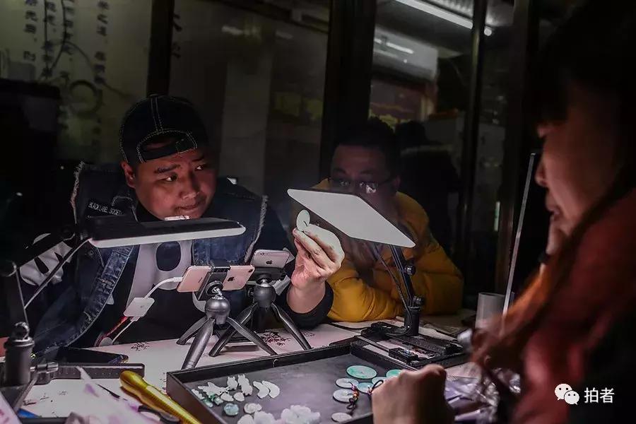 “月破百万不是梦”｜玉器市场的直播风云