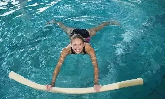 一年戴隐形眼镜不摘会涨到多少度,长期不摘隐形眼镜却不难受