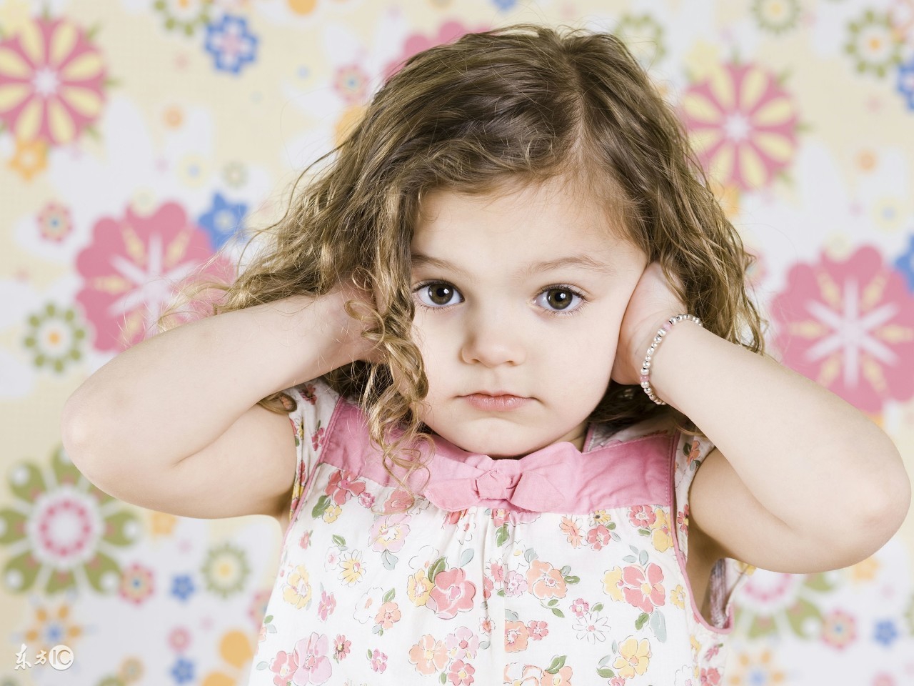 李嫣自信洒脱挺有星范,李嫣打扮时尚气质赶超王菲