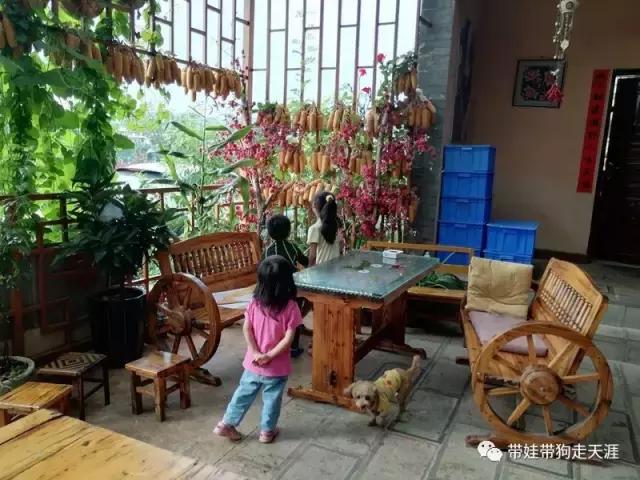 带孩子丽江自驾游,宝妈开着车带熊孩子兜风文案