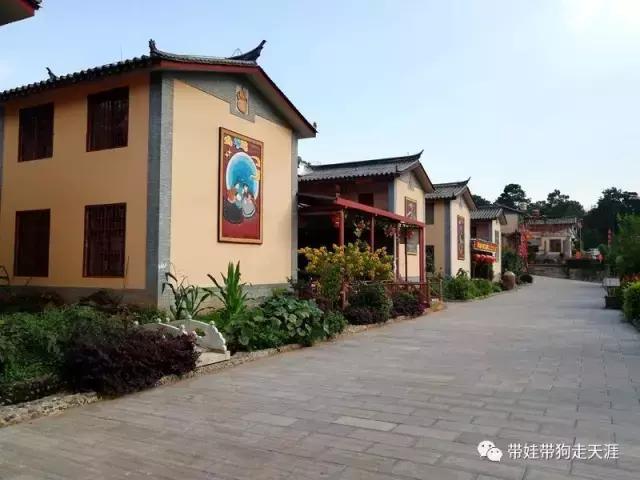 带孩子丽江自驾游,宝妈开着车带熊孩子兜风文案