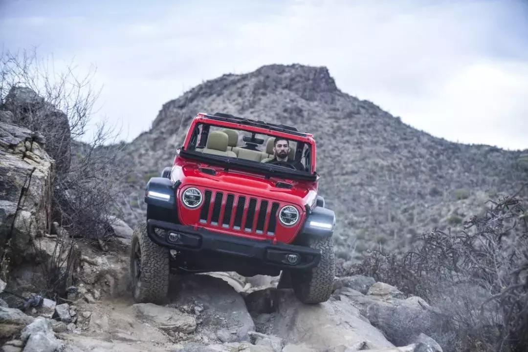 jeep牧马人爆改过的越野视频,全新换代jeep牧马人角斗士试驾