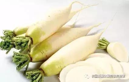 冬季皮肤干燥起皮泛红怎么办,冬季皮肤干裂脱皮怎么办