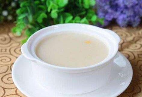 洗浅色衣服污渍和油渍的方法,浅色衣服上的顽固污渍怎么洗