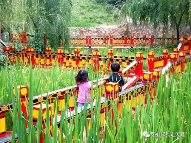 带孩子丽江自驾游,宝妈开着车带熊孩子兜风文案