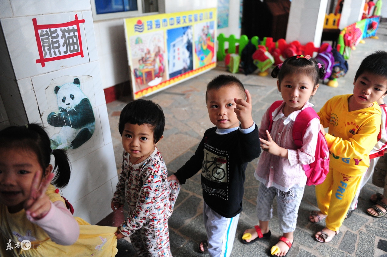 幼儿户外游戏抢小球游戏玩法,幼儿园室内小游戏沙包玩法