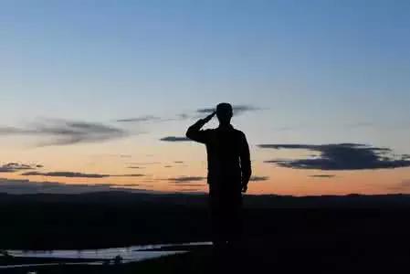 最简单的指导员,最年轻的指导员