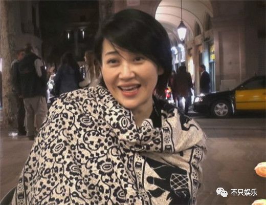 许晴到底是怎么保养的？48岁的年纪还有着少女的模样和*女熟**的身材