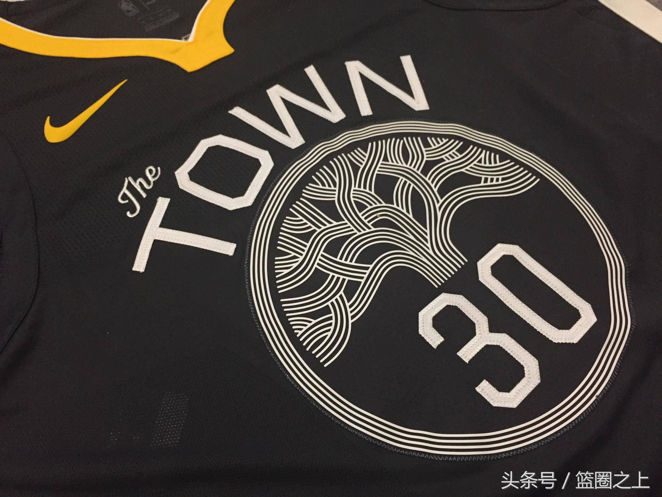 库里圣诞球衣,库里圣诞版球衣