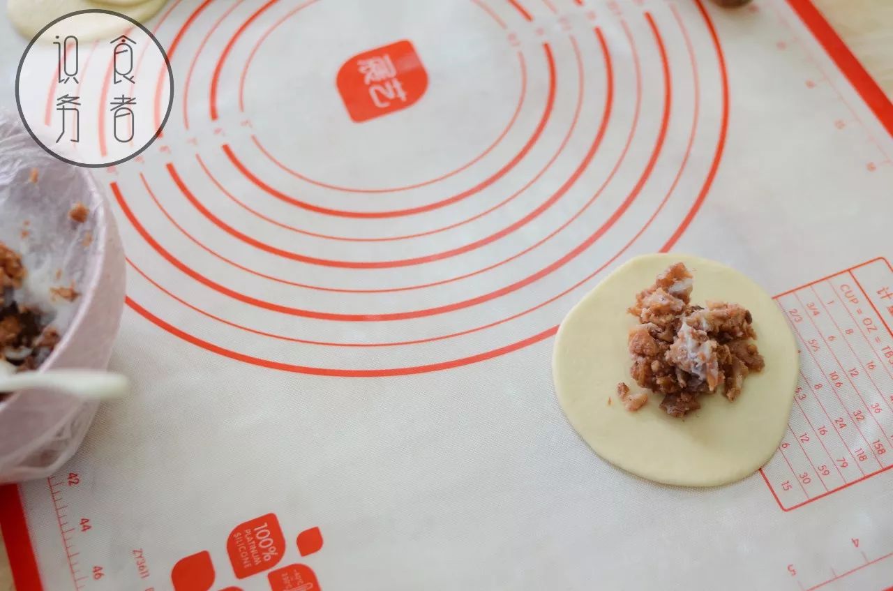 叉烧包流汁馅的调制,蜜汁叉烧包喷香流汁的2个小秘诀