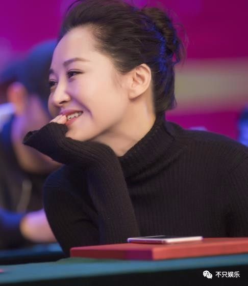 许晴到底是怎么保养的？48岁的年纪还有着少女的模样和*女熟**的身材