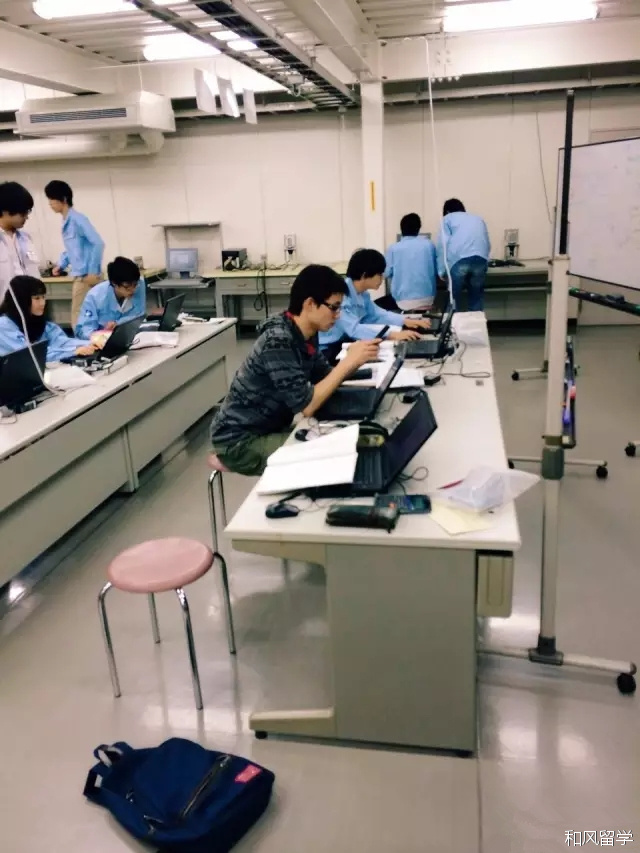 庆应义塾大学百科简介,早稻田大学和庆应义塾