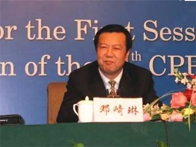 哪些官员曾经公然上演“全武行”？