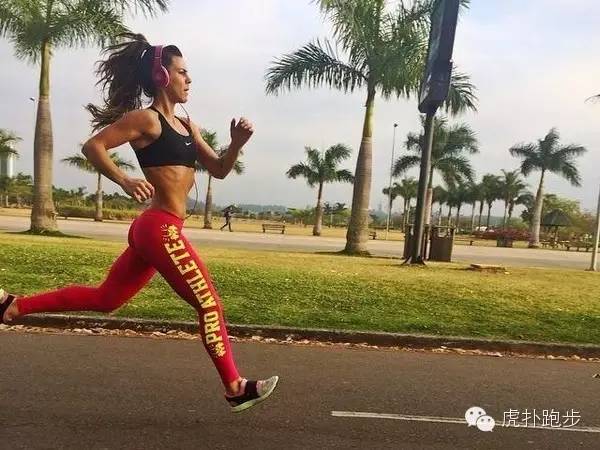 简述跑步中出现腹痛怎么解决,跑步持续性的腹痛