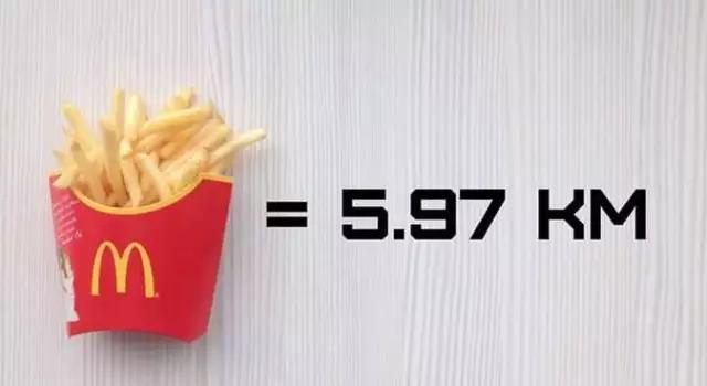 吃一个汉堡需要跑多久能消耗掉,吃一天汉堡炸鸡会胖几斤