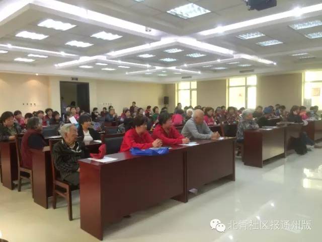 健康药箱走进通州社区大爷大妈不要太激动