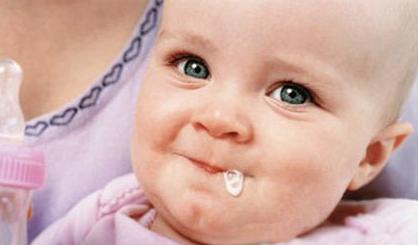 宝宝打饱嗝吐奶渣会吸入性肺炎吗,吸入性肺炎吐奶怎么办