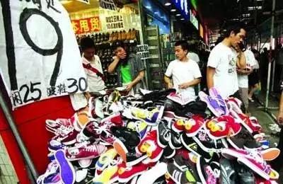 这种拖鞋伤眼伤脑还致癌！你还在给宝宝穿吗？赶紧扔掉