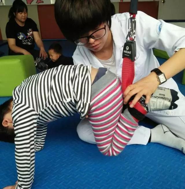 孩子吃了糖丸后遗症,外地儿童在浙江打疫苗吃糖丸