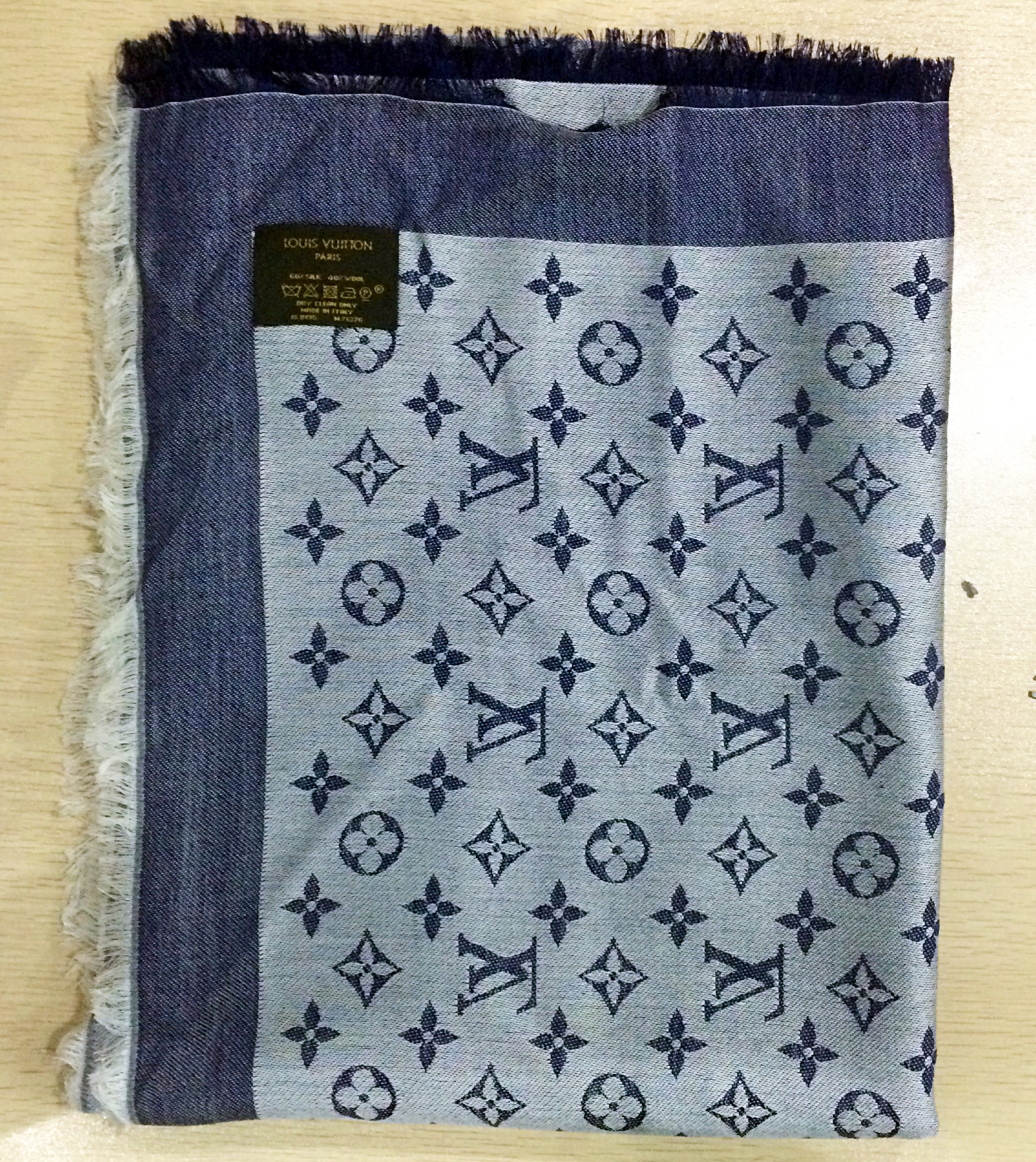 lv披肩怎么看真假鉴别,lv披肩洗标