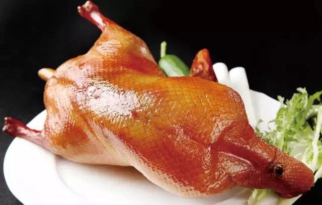 正宗的北京烤鸭是什么样子的,一只烤鸭