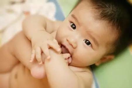 如何对抗宝宝湿疹,聊聊如何正确对抗婴幼儿湿疹